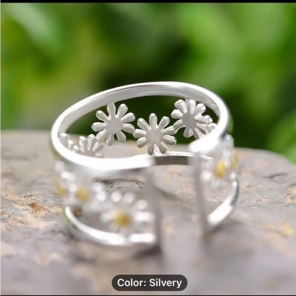 New! Unisex Hollow Daisy Flower Adjustable Ring, Fashion Ring. - Picture 4 of 6